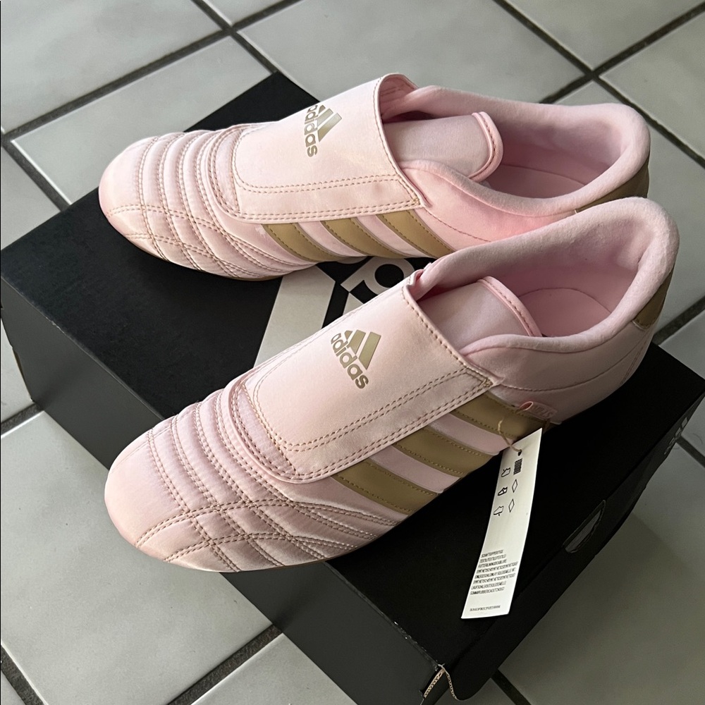 Adidas Taekwondo Baby with cream accents, Women’s 8.5.

#adidas #taekwondo #pink - Picture 3 of 11